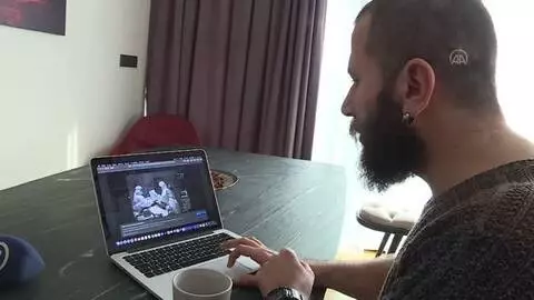 Son dakika haberi! Yönetmen Hasan Söylemez, AA'nın 'Yılın Fotoğrafları' oylamasına katıldı Son dakika haberi! Yönetmen Hasan Söylemez, AA'nın 'Yılın Fotoğrafları' oylamasına katıldı