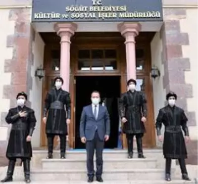 - Alp kıyafetleri artık Osmanlı'nın ilk başkenti Söğüt'te dikilecek - Alp kıyafetleri artık Osmanlı'nın ilk başkenti Söğüt'te dikilecek