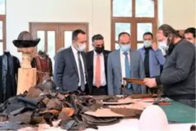 - Alp kıyafetleri artık Osmanlı'nın ilk başkenti Söğüt'te dikilecek - Alp kıyafetleri artık Osmanlı'nın ilk başkenti Söğüt'te dikilecek