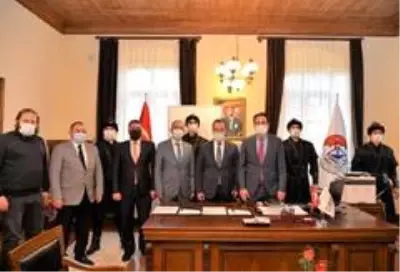 - Alp kıyafetleri artık Osmanlı'nın ilk başkenti Söğüt'te dikilecek - Alp kıyafetleri artık Osmanlı'nın ilk başkenti Söğüt'te dikilecek