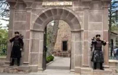 - Alp kıyafetleri artık Osmanlı'nın ilk başkenti Söğüt'te dikilecek - Alp kıyafetleri artık Osmanlı'nın ilk başkenti Söğüt'te dikilecek
