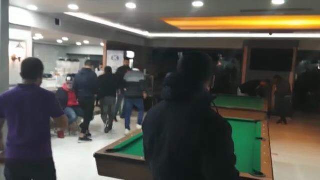 Baskın yiyen gençlerin 'şalterli kaçış' yöntemi polis ekiplerini şaşkına uğrattı