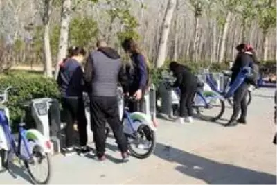 Son dakika haber! Belediyenin bisikletlerine kilidini ve şasesini kırarak zarar veren hırsızlar kamerada Son dakika haber! Belediyenin bisikletlerine kilidini ve şasesini kırarak zarar veren hırsızlar kamerada