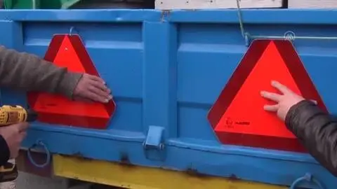Beypazarı'nda traktör römorklarına reflektör takıldı Beypazarı'nda traktör römorklarına reflektör takıldı