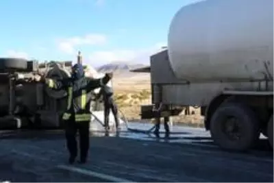 - Devrilen oksijen yüklü tanker, paniğe neden oldu - Devrilen oksijen yüklü tanker, paniğe neden oldu