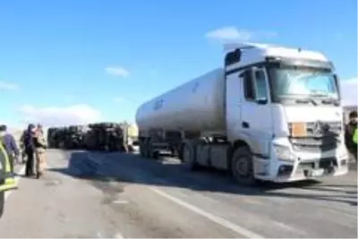 - Devrilen oksijen yüklü tanker, paniğe neden oldu - Devrilen oksijen yüklü tanker, paniğe neden oldu