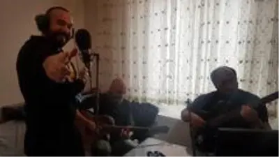 Fahrettin Koca'nın sözlerini derleyerek 'korona' bestesi yaptılar