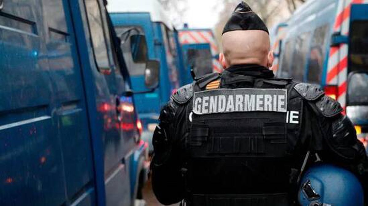 Fransa'da aile içi şiddete müdahale eden 3 jandarma vurularak öldürüldü