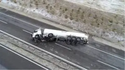 - Devrilen oksijen yüklü tanker, paniğe neden oldu - Devrilen oksijen yüklü tanker, paniğe neden oldu