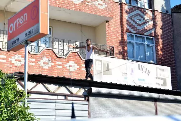 İntihar girişiminde saçını tarayıp, poz veren gencin aile dramı ortaya çıktı İntihar girişiminde saçını tarayıp, poz veren gencin aile dramı ortaya çıktı