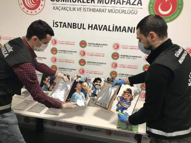 İstanbul Havalimanı'nda, Maradona'nın tablolarının arkasına gizlenmiş kokain ele geçirildi