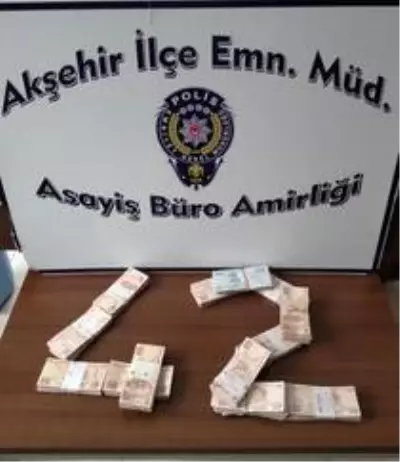 İzmir'deki bir kişiyi maske gönderme vaadiyle dolandıran 3 şüpheli, Konya'da yakalandı İzmir'deki bir kişiyi maske gönderme vaadiyle dolandıran 3 şüpheli, Konya'da yakalandı