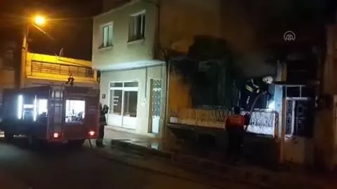 Son dakika haberi... Metruk evde çıkan yangın söndürüldü Son dakika haberi... Metruk evde çıkan yangın söndürüldü