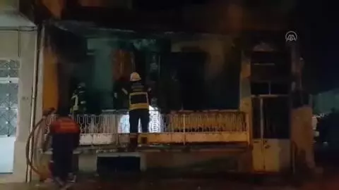 Son dakika haberi... Metruk evde çıkan yangın söndürüldü Son dakika haberi... Metruk evde çıkan yangın söndürüldü