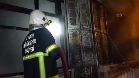 Son dakika haberi... Metruk evde çıkan yangın söndürüldü Son dakika haberi... Metruk evde çıkan yangın söndürüldü