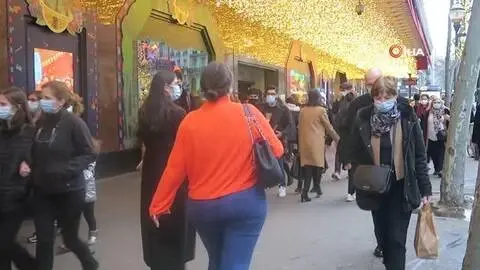 - Paris'te Noel alışverişinde Covid-19 önlemleri unutuldu- Başkentliler korona virüse rağmen mağazalara akın etti - Paris'te Noel alışverişinde Covid-19 önlemleri unutuldu- Başkentliler korona virüse rağmen mağazalara akın etti