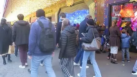 - Paris'te Noel alışverişinde Covid-19 önlemleri unutuldu- Başkentliler korona virüse rağmen mağazalara akın etti - Paris'te Noel alışverişinde Covid-19 önlemleri unutuldu- Başkentliler korona virüse rağmen mağazalara akın etti