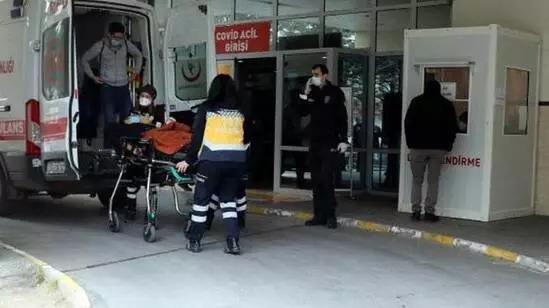 Parkta yürüyüş yapan genç kız bıçaklı saldırıya uğradı Parkta yürüyüş yapan genç kız bıçaklı saldırıya uğradı