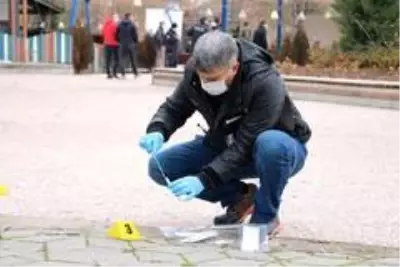 Tanımadığı kişi tarafından bıçaklanan genç kız dehşeti yaşadı Tanımadığı kişi tarafından bıçaklanan genç kız dehşeti yaşadı