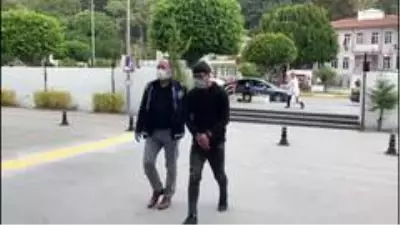 Tutuklanan motosiklet hırsızına kısıtlamayı ihlal ve maske takmadığı için 4 bin 50 TL para cezası Tutuklanan motosiklet hırsızına kısıtlamayı ihlal ve maske takmadığı için 4 bin 50 TL para cezası