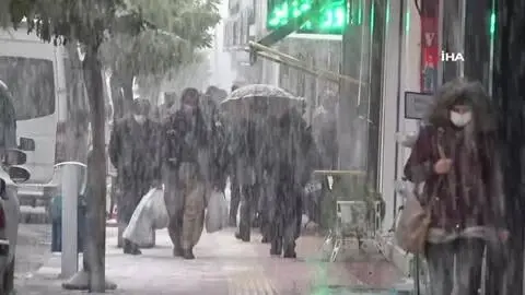 - Van'da yoğun kar yağışı- Bahçesaray yolu ile 372 yerleşim yeri yolu ulaşıma kapandı - Van'da yoğun kar yağışı- Bahçesaray yolu ile 372 yerleşim yeri yolu ulaşıma kapandı