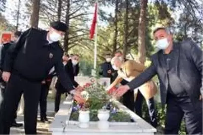 24 yıldır şehit olan silah arkadaşlarını anmak için geliyorlar 24 yıldır şehit olan silah arkadaşlarını anmak için geliyorlar