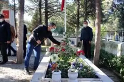 24 yıldır şehit olan silah arkadaşlarını anmak için geliyorlar 24 yıldır şehit olan silah arkadaşlarını anmak için geliyorlar