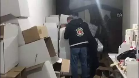 3 bin 560 litre etil alkol ele geçirildi 3 bin 560 litre etil alkol ele geçirildi