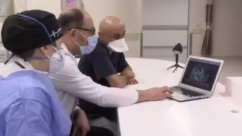 Acil Servis doktorları AA'nın 'Yılın Fotoğrafları' oylamasına katıldı Acil Servis doktorları AA'nın 'Yılın Fotoğrafları' oylamasına katıldı