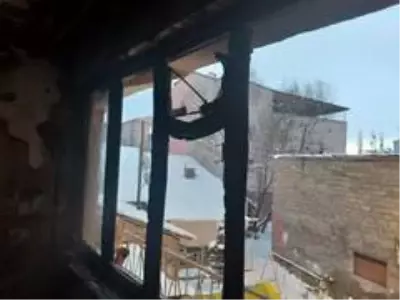Ağrı'da Suriyeli ailenin oturduğu bir evde yangın çıktı Ağrı'da Suriyeli ailenin oturduğu bir evde yangın çıktı