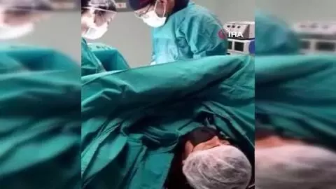Ameliyat sırasında 'Gesi Bağları' türküsünü söyledi Ameliyat sırasında 'Gesi Bağları' türküsünü söyledi