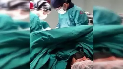 Ameliyat sırasında 'Gesi Bağları' türküsünü söyledi Ameliyat sırasında 'Gesi Bağları' türküsünü söyledi