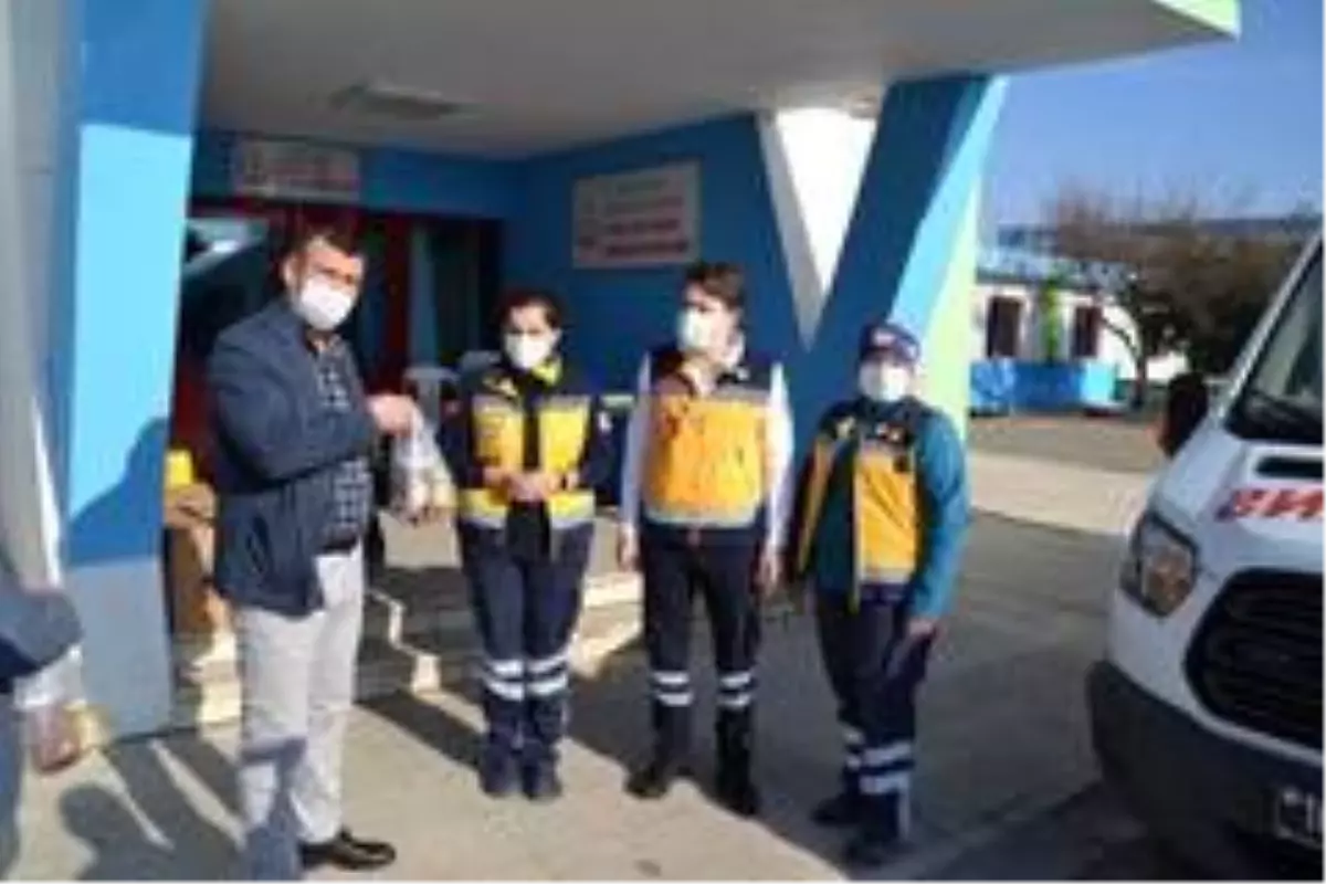 Arıcılardan 112 Acil çalışanlarına bal ikramı