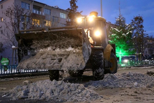 Karla mücadele ekiplerine bin 500 personel ve bin araç tahsis edildi