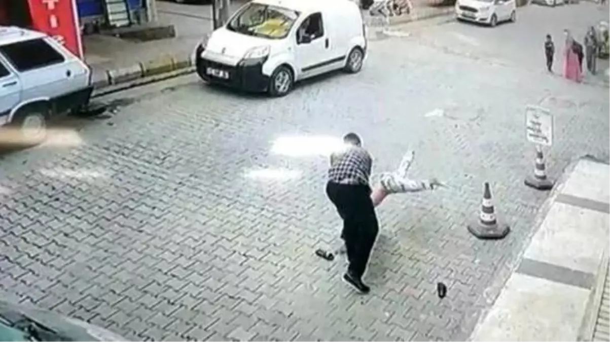 Bir çocuğu havaya kaldırıp yere çarptığı görüntüler infial yaratmıştı! Kolunu bahane eden esnafın savunması pes dedirtti
