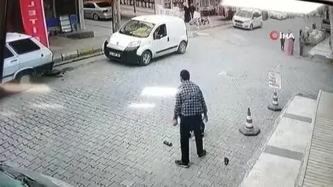 Son dakika! Çocuğu havaya kaldırıp yere çarpan esnaftan ilginç savunma: 'Kolum sakat olduğu için çocuk yere düştü' Son dakika! Çocuğu havaya kaldırıp yere çarpan esnaftan ilginç savunma: 'Kolum sakat olduğu için çocuk yere düştü'