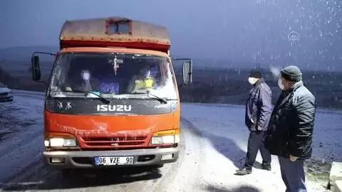 Çubuk Belediye Başkanı Demirbaş, canlı hayvan pazarını denetledi