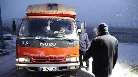 Çubuk Belediye Başkanı Demirbaş, canlı hayvan pazarını denetledi