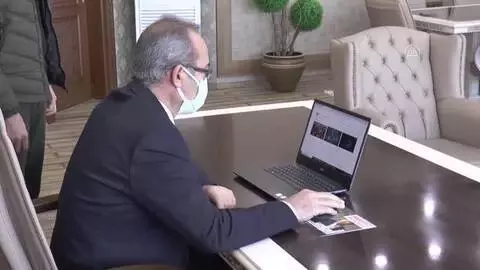 Cumhuriyet Üniversitesi Rektörü Yıldız, AA'nın 'Yılın Fotoğrafları' oylamasına katıldı