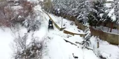 Kar ve tipi köy yollarını ulaşıma kapadı Kar ve tipi köy yollarını ulaşıma kapadı