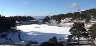 Donan gölet kartpostallık manzaralar oluşturdu