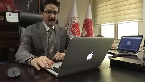 Erzincan Adalet Komisyonu Başkanı Odabaş AA'nın 'Yılın Fotoğrafları' oylamasına katıldı Erzincan Adalet Komisyonu Başkanı Odabaş AA'nın 'Yılın Fotoğrafları' oylamasına katıldı