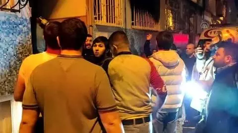 Fatih'te 4 katlı binada çıkan yangın söndürüldü Fatih'te 4 katlı binada çıkan yangın söndürüldü