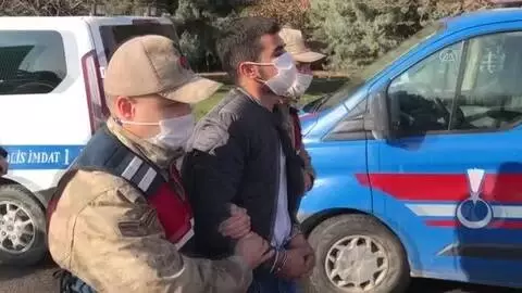GAZİANTEP - Boş arazide erkek cesedi bulunmasına ilişkin 4 şüpheli tutuklandı GAZİANTEP - Boş arazide erkek cesedi bulunmasına ilişkin 4 şüpheli tutuklandı