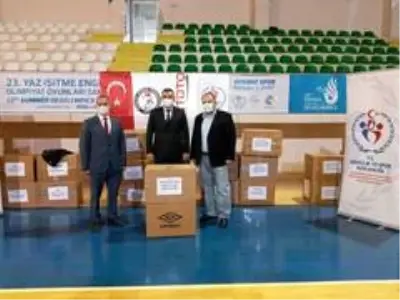 Güreş kulüplerine malzeme yardımı sürüyor Güreş kulüplerine malzeme yardımı sürüyor