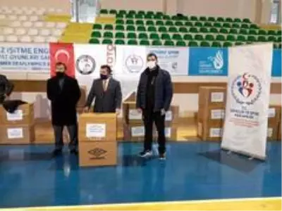 Güreş kulüplerine malzeme yardımı sürüyor Güreş kulüplerine malzeme yardımı sürüyor