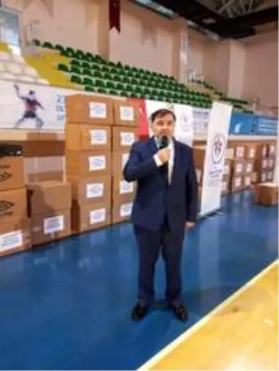 Güreş kulüplerine malzeme yardımı sürüyor Güreş kulüplerine malzeme yardımı sürüyor