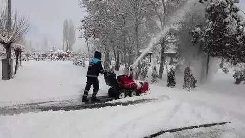 Gürpınar'da karla mücadele çalışmaları Gürpınar'da karla mücadele çalışmaları