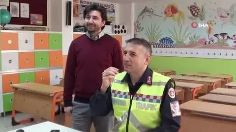 Jandarmadan çocuklara EBA üzerinden trafik eğitimi Jandarmadan çocuklara EBA üzerinden trafik eğitimi