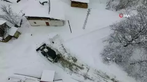 Kar ve tipi köy yollarını ulaşıma kapadı Kar ve tipi köy yollarını ulaşıma kapadı